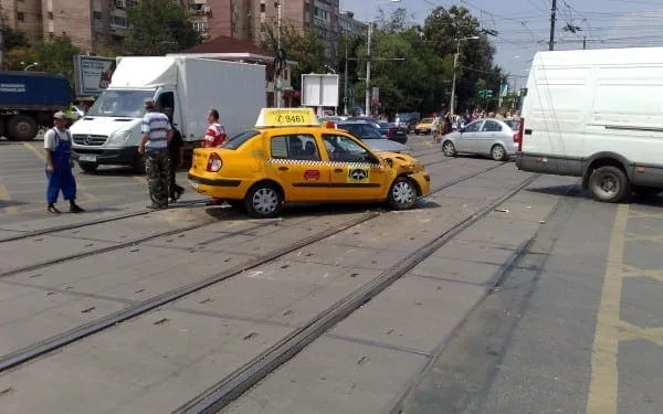 taxi-pe-linia-de-tramvai