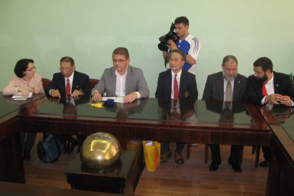 Japonezii în vizită la primărie