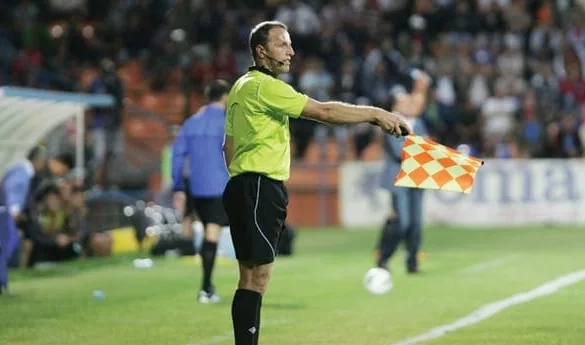 Acuzaţii grave la adresa ACS Poli! Caz incredibil în fotbalul românesc! Arbitrul Balaci era în saună, cu jucătorii, asistentului i s-a întins un plic. Ce conţinea acesta