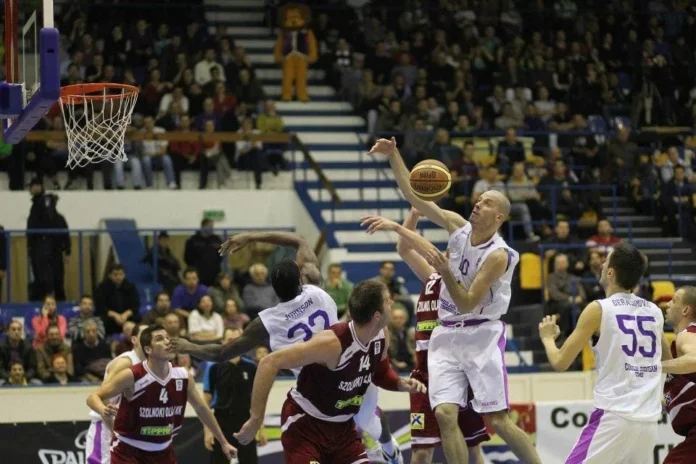 „Leii” nu fac faţă în Europa. BC Timişoara 80-93 Szolnoki Olaj, în FIBA EuroChallenge 224109 351872708242491 584603227 n jpg