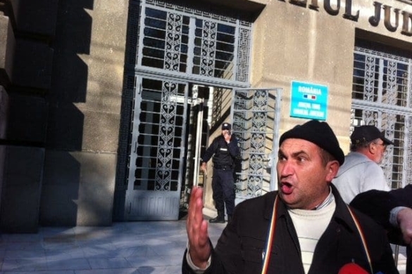 Liderii ARD Timiş au depus un memoriu împotriva USL, în huiduielile revoluționarilor