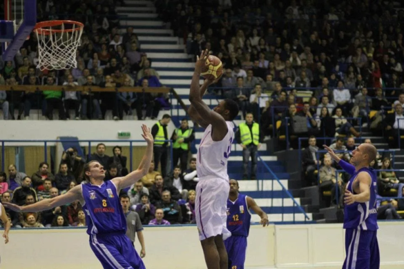 Leii câştigă greu turul „sferturilor” Cupei României. BC Timişoara 84-82 CSU Sibiu