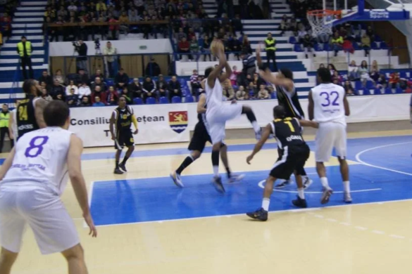 „Urşii” au fost mai slabi ca „leii”. BC Timişoara 86-61 BC Timba Timişoara în derby-ul timişorean de baschet
