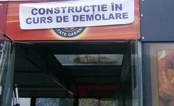 Sâmbătă dis-de-dimineaţă, Robu s-a prezentat în faţa jurnaliştilor într-o ţinută aparte!!