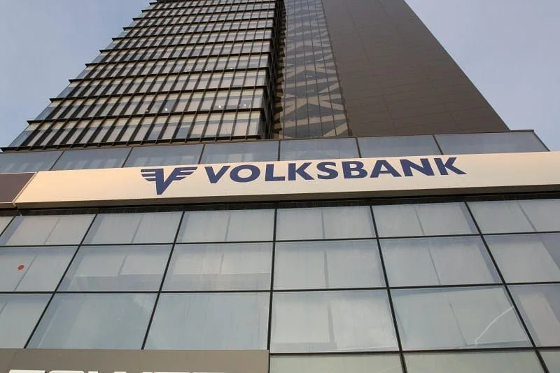 actionarii-minoritari-ai-volksbank-schimba-seful-bancii