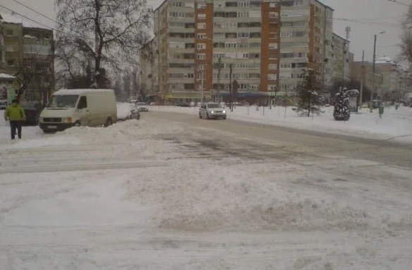 Şoferi, nu plecaţi la drum fără cauciucuri de iarnă! Vezi aici situaţia drumurilor