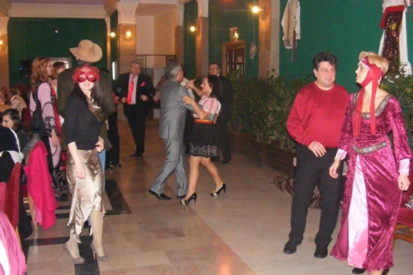 Revelion 2013 cu măşti la filarmonica Banatul din Timişoara