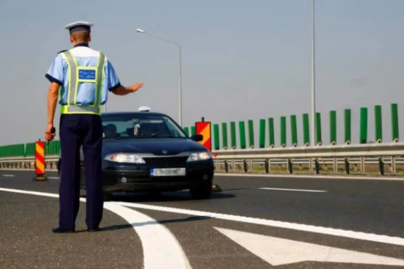 Polițiștii au rămas fără cuvinte! Au oprit un șofer beat, fără permis și fără număr de înmatriculare la mașină