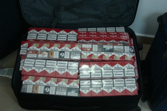 Traficanții de țigări au încercat vigilența Poliției de Frontieră și Vameșilor de pe Aeroportul Traian Vuia