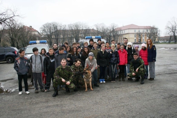 Peste 100 de elevi azi în vizită la sediul Inspectoratului Teritorial al Poliţiei de Frontieră Timişoara