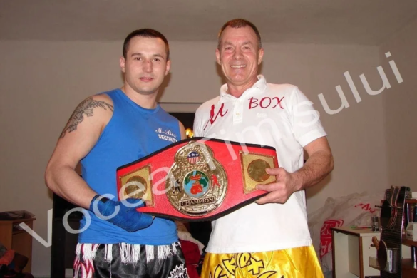 VIDEO Timişoreanul Daniel Corbeanu, campion naţional la kick-box, a câştigat piramida de la Simeria