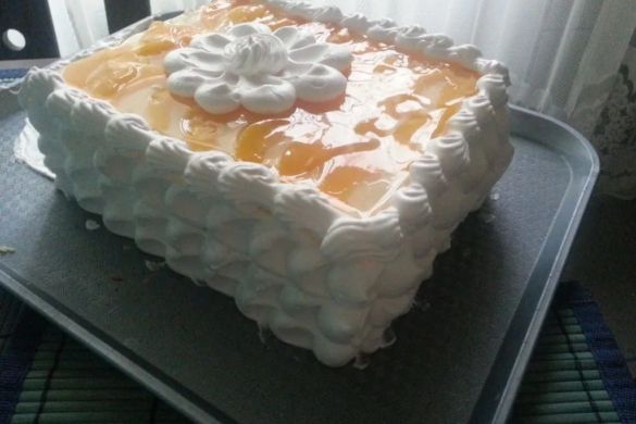 Reţeta zilei – Tort cu iaurt şi frişcă