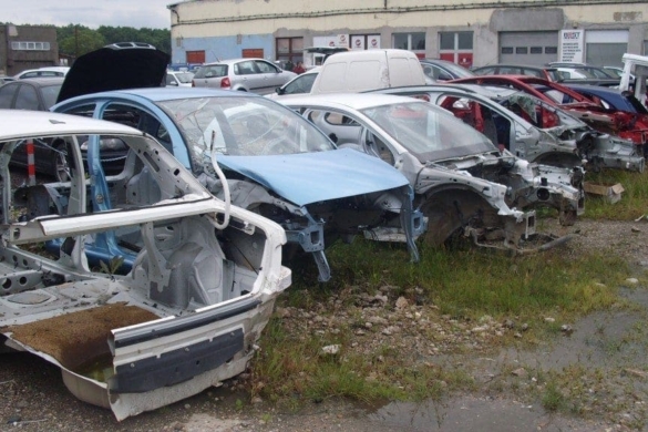 Centrele de colectare a fierului vechi, luate la purificat de polițiști