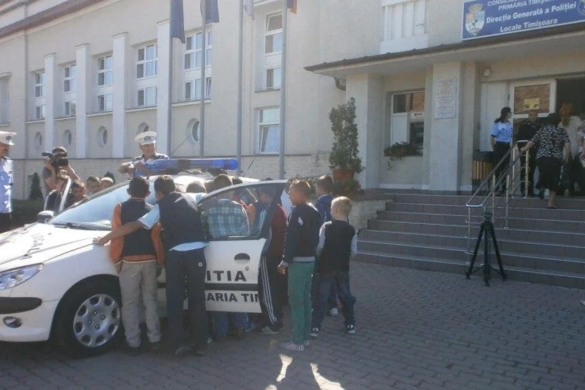 Ziua Porţilor Deschise azi la Poliţia Locală de ziua Sfinților Constantin şi Elena.