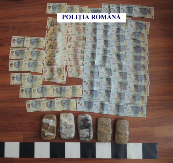 Reţea specializată în traficul de canabis destructurată de poliţiştii antidrog 002 Reţea specializată în traficul de canabis destructurată de poliţiştii antidrog 002