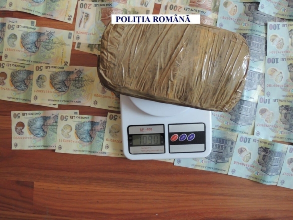 Reţea specializată în traficul de canabis destructurată de poliţiştii antidrog 003 Reţea specializată în traficul de canabis destructurată de poliţiştii antidrog 003