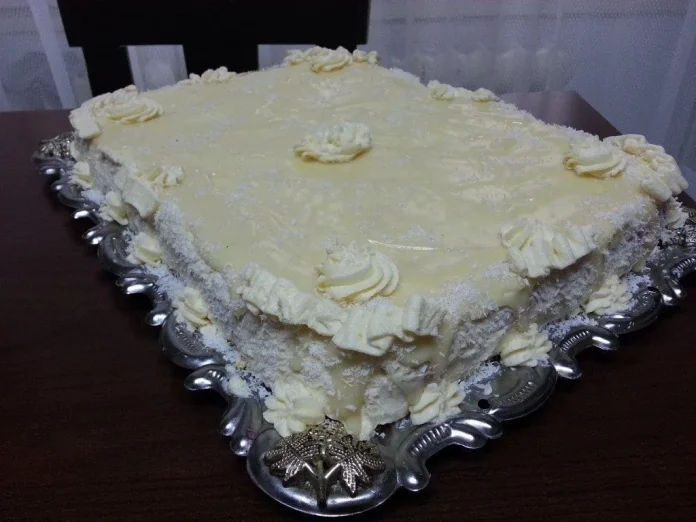 Reţeta zilei – Tort cu cocos şi ciocolată albă