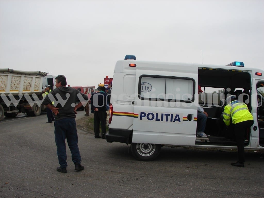 Accident-deosebit-de-grav-între-Albina-şi-Sacoşu-Turcesc.-Un-bărbat-a-murit-după-ce-a-fost-izbit-de-un-autocamion_025