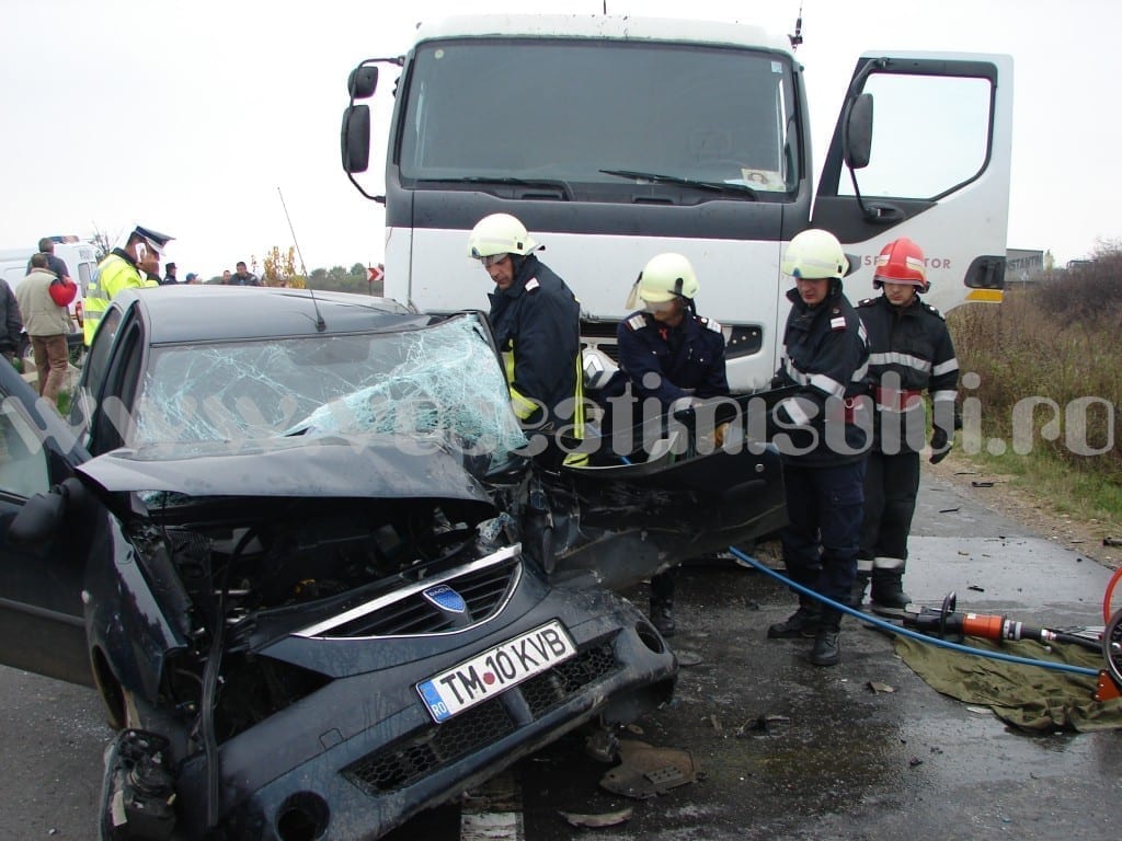 Accident-deosebit-de-grav-între-Albina-şi-Sacoşu-Turcesc.-Un-bărbat-a-murit-după-ce-a-fost-izbit-de-un-autocamion_028