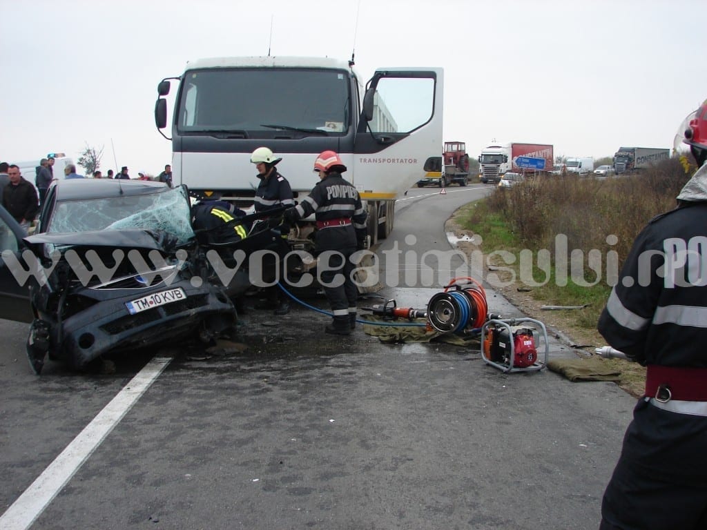 Accident-deosebit-de-grav-între-Albina-şi-Sacoşu-Turcesc.-Un-bărbat-a-murit-după-ce-a-fost-izbit-de-un-autocamion_031