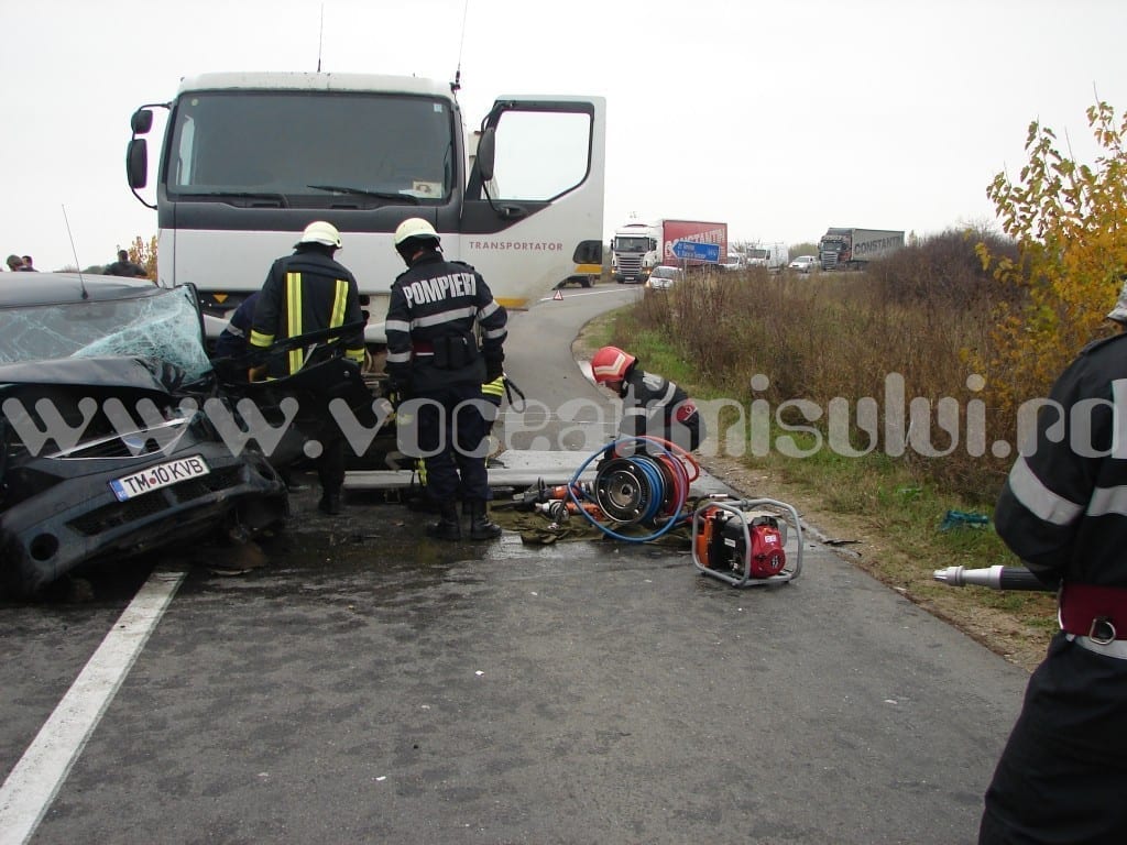 Accident-deosebit-de-grav-între-Albina-şi-Sacoşu-Turcesc.-Un-bărbat-a-murit-după-ce-a-fost-izbit-de-un-autocamion_035