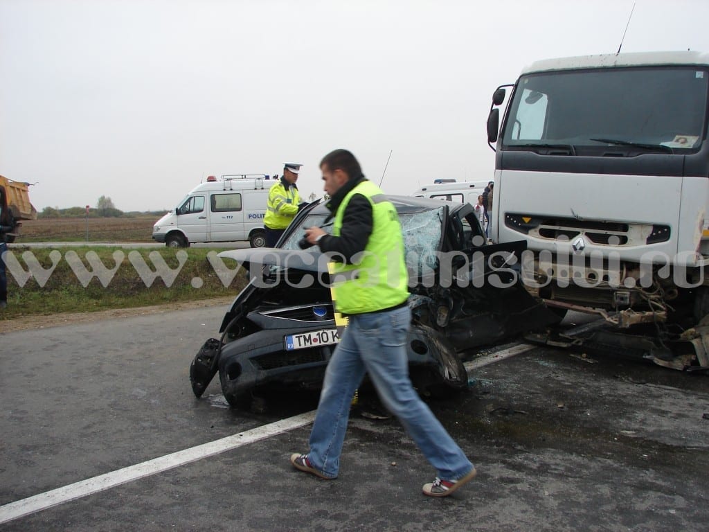 Accident-deosebit-de-grav-între-Albina-şi-Sacoşu-Turcesc.-Un-bărbat-a-murit-după-ce-a-fost-izbit-de-un-autocamion_062