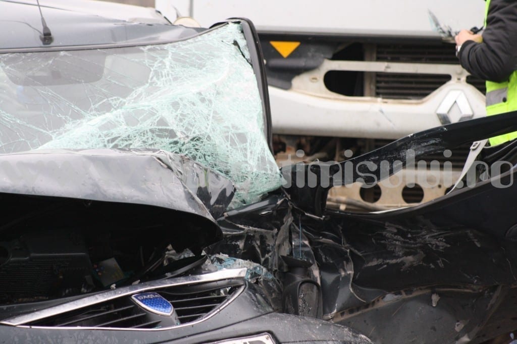 Accident-deosebit-de-grav-între-Albina-şi-Sacoşu-Turcesc.-Un-bărbat-a-murit-după-ce-a-fost-izbit-de-un-autocamion_077