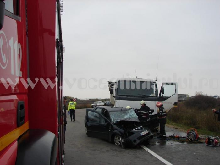 Accident-deosebit-de-grav-între-Albina-şi-Sacoşu-Turcesc.-Un-bărbat-a-murit-după-ce-a-fost-izbit-de-un-autocamion_029