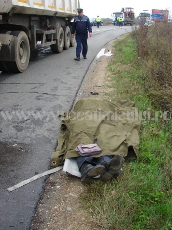 Accident-deosebit-de-grav-între-Albina-şi-Sacoşu-Turcesc.-Un-bărbat-a-murit-după-ce-a-fost-izbit-de-un-autocamion_051