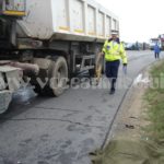Accident deosebit de grav între Albina şi Sacoşu Turcesc. Un bărbat a murit după ce a fost izbit de un autocamion 052