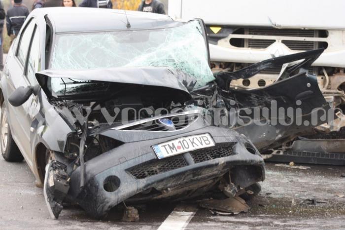 Accident-deosebit-de-grav-între-Albina-şi-Sacoşu-Turcesc.-Un-bărbat-a-murit-după-ce-a-fost-izbit-de-un-autocamion_076