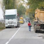 Accident deosebit de grav între Albina şi Sacoşu Turcesc. Un bărbat a murit după ce a fost izbit de un autocamion_087