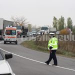 Accident deosebit de grav între Albina şi Sacoşu Turcesc. Un bărbat a murit după ce a fost izbit de un autocamion_088