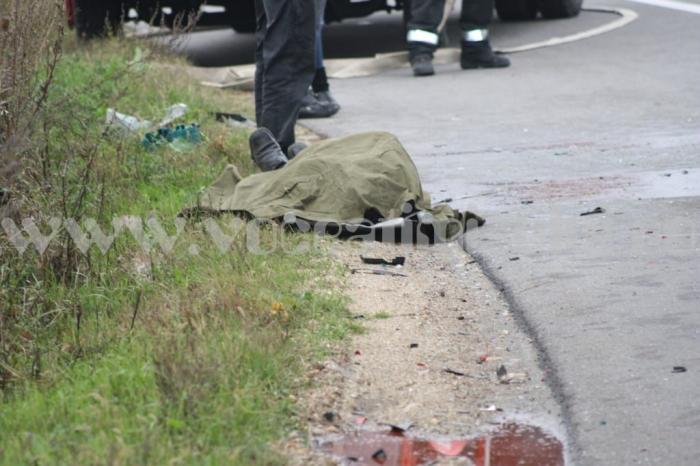 Accident-deosebit-de-grav-între-Albina-şi-Sacoşu-Turcesc.-Un-bărbat-a-murit-după-ce-a-fost-izbit-de-un-autocamion_091