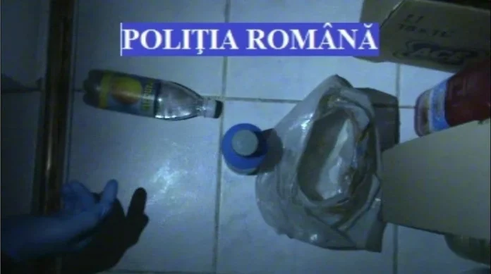 Tata şi fiul, traficanţi de mercur, la Timişoara. Poliţiştii au capturat 10 kilograme de substanţă toxică ScreenShot030 jpg