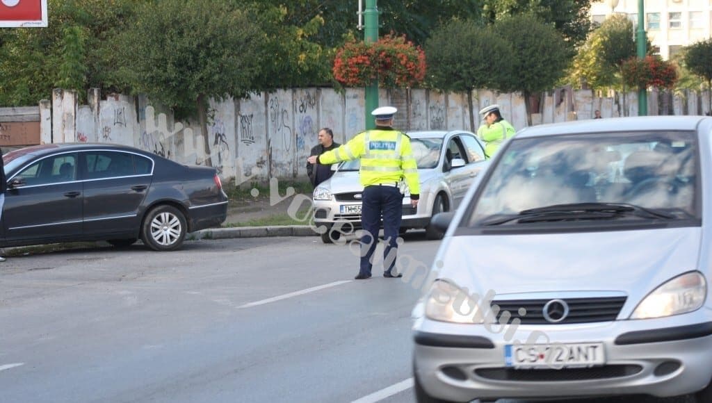 Taximetriştii-şi-şoferii-indisciplinaţi-verificaţi-la-„sânge”-de-Poliţişti-şi-R.A.R_002