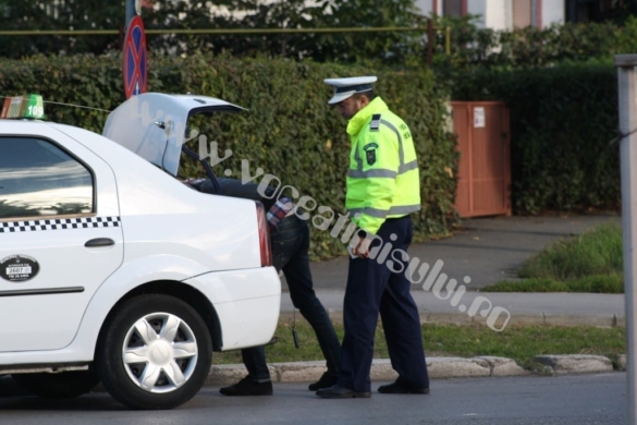 Taximetriştii şi şoferii indisciplinaţi verificaţi la „sânge” de Poliţişti şi R.A.R 010
