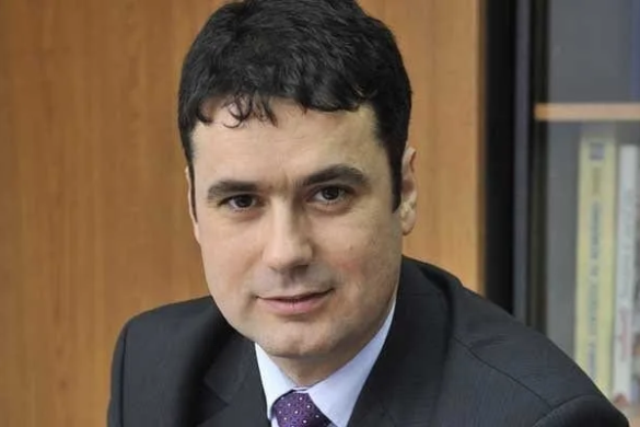 Elevii sunt înştinţaţi de Ministrul Educaţiei că admiterea la liceu se schimbă!