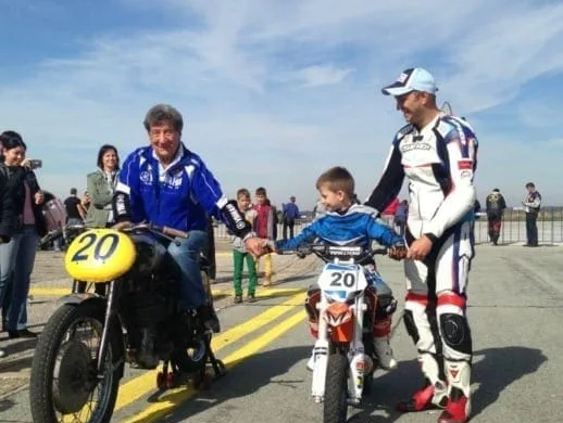Ritualul anual de pornire a celei mai vechi motociclete din familia Pascota