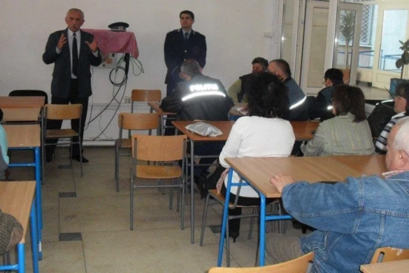 Poliţiştii timişoreni la întrunire cu administratorii căminelor studenţeşti