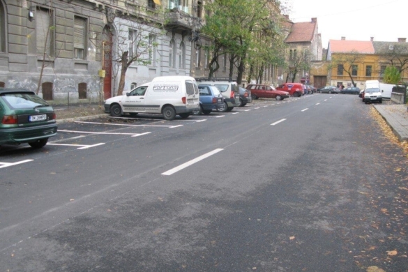 100.000 de euro pentru juma’ de kilometru de asfalt şi 59 de locuri de parcare. Ultima „realizare” marca Robu / FOTO
