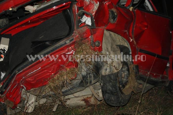 Un-şofer-s-a-răsturnat-cu-maşina-pe-Calea-Aradului_010