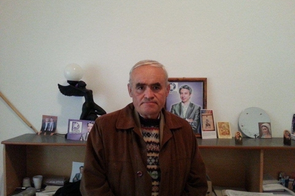 Caz şocant la Recaş. Un consilier local a fost ATACAT de paznicul Primăriei şi MUŞCAT de câinele acestuia