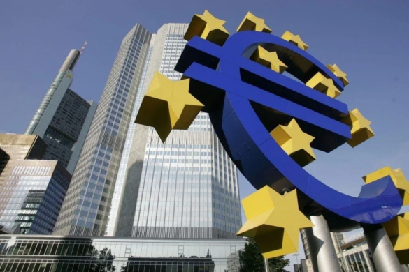Euro se întoarce spre 4,44 lei