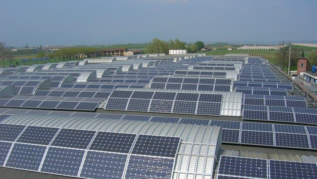 panouri-fotovoltaice-hala-industriala-constructii-info490