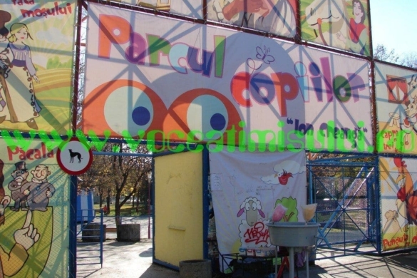 E frig? Nu contează! Piticii, părinţii şi bunicii au năvălit azi în Parcul Copiilor FOTO