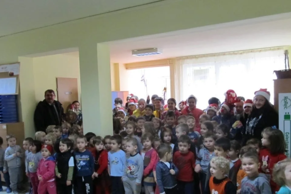 „Am plecat să colindăm” cu pitici de grădiniţă şi gimnaziu