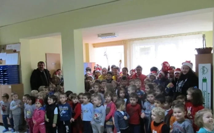 „Am plecat să colindăm” cu pitici de grădiniţă şi gimnaziu