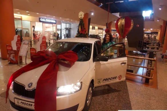 O timişoreancă de 32 de ani s-a ales cu un autoturism Skoda Rapid, după ce a făcut cumpărături la Iulius Mall