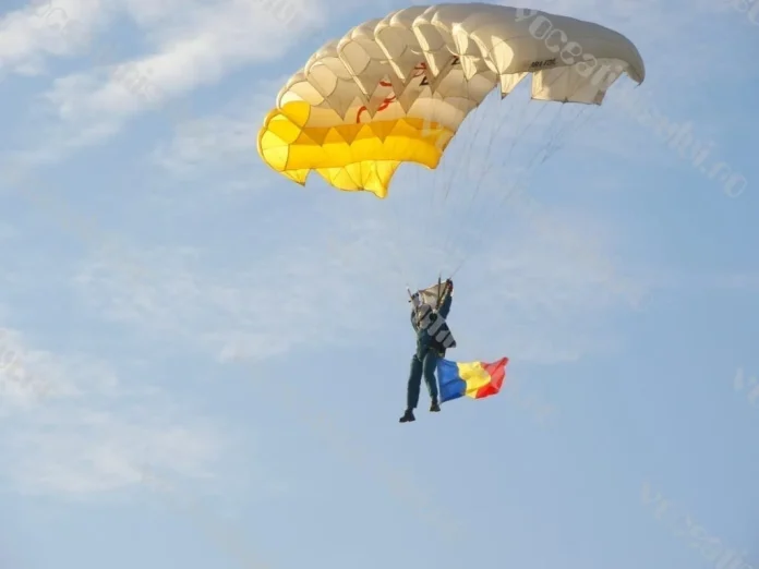 Moş Crăciun, copii şi spectacol aviatic la aerodrumul de lângă Timişoara FOTO/VIDEO Moş Crăciun copii şi spectacol aviatic la aerodrumul de lângă Timişoara35 jpg